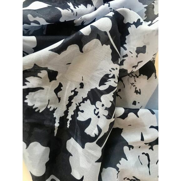 Vintage Ted Lapidus scarf with flowers in blue - Picture 3 of 5